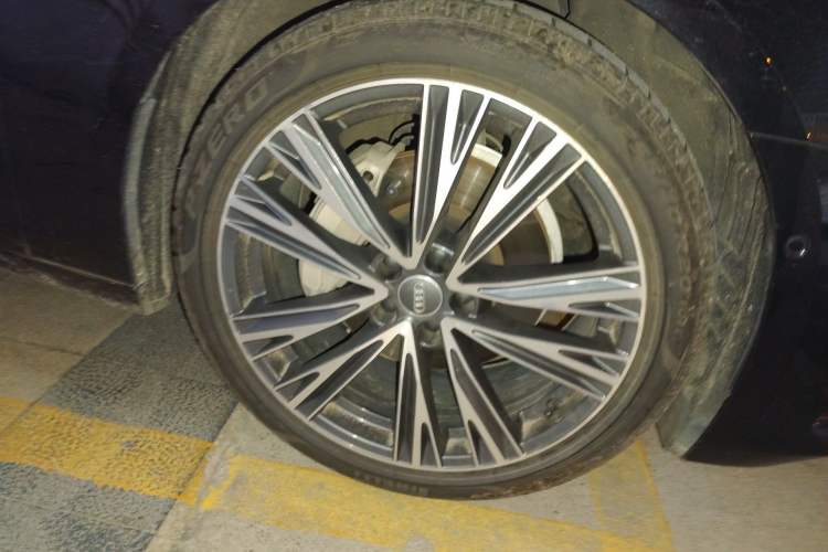 Used Audi A6L 2020 45 TFSI quattro Prestige Elegant Edition Right Front Wheel Hub