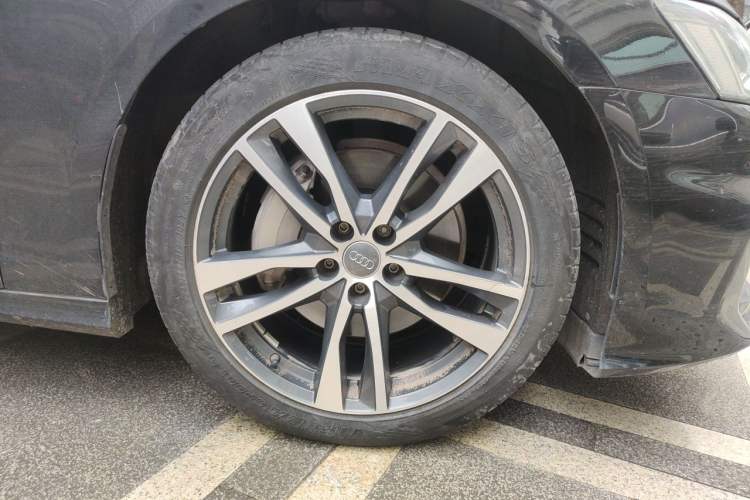Used Audi A6L 2020 40 TFSI Luxury Dynamic Edition Right Front Wheel Hub