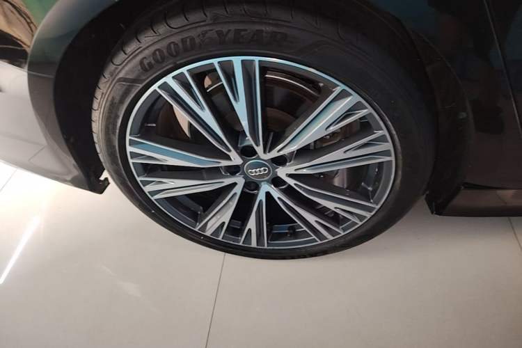 Used Audi A6L 2020 40 TFSI Luxury Dynamic Edition Right Rear Wheel Hub