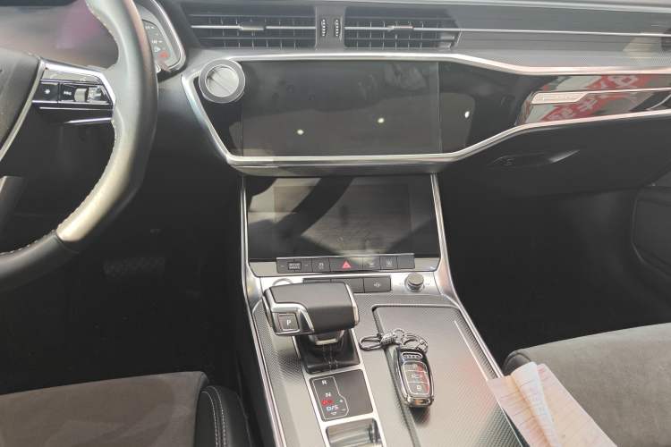 Used Audi A6L 2020 40 TFSI Luxury Dynamic Edition Audio And AC Panel