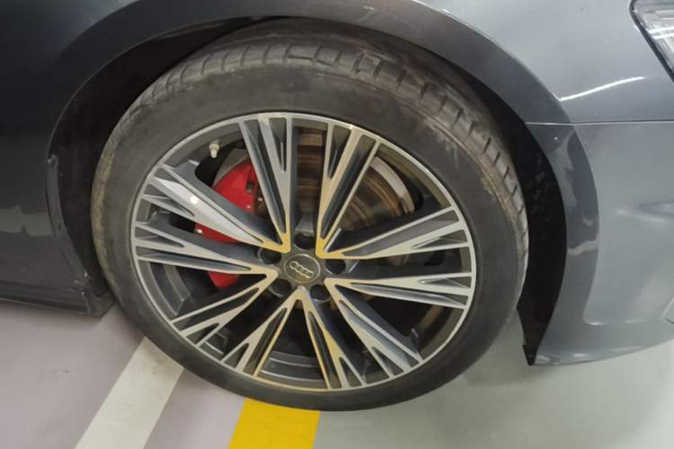 Used Audi A6L 2020 40 TFSI Luxury Dynamic Edition Right Front Wheel Hub
