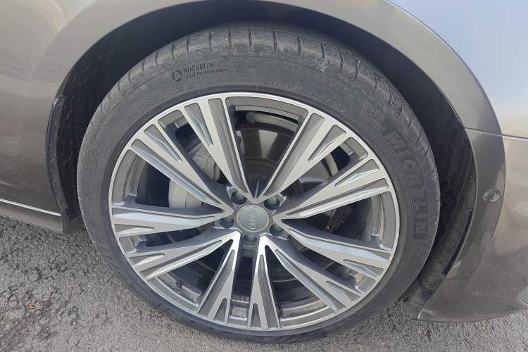 Used Audi A6L 2020 45 TFSI quattro Prestige Dynamic Edition Right Front Wheel Hub