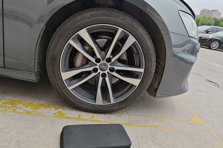 Used Audi A6L 2020 40 TFSI Luxury Dynamic Edition Right Front Wheel Hub