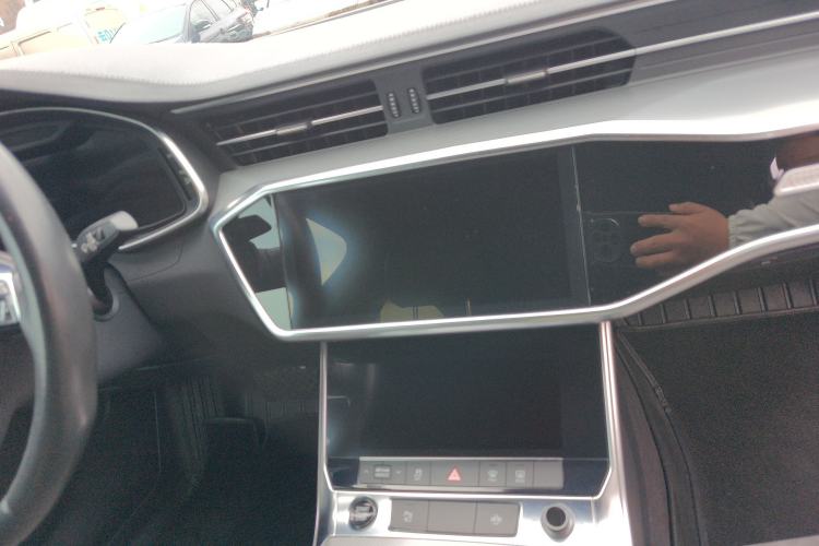 Used Audi A6L 2021 40 TFSI Luxury Dynamic Edition Audio And AC Panel