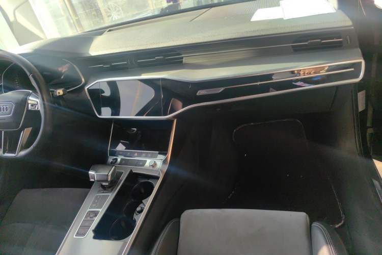 Used Audi A6L 2021 40 TFSI Luxury Dynamic Edition Audio And AC Panel
