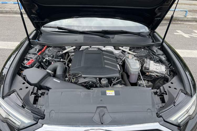 Used Audi A6L 2021 40 TFSI Luxury Dynamic Edition Engine Bay