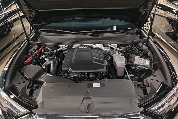 Used Audi A6L 2021 40 TFSI Luxury Dynamic Edition Engine Bay