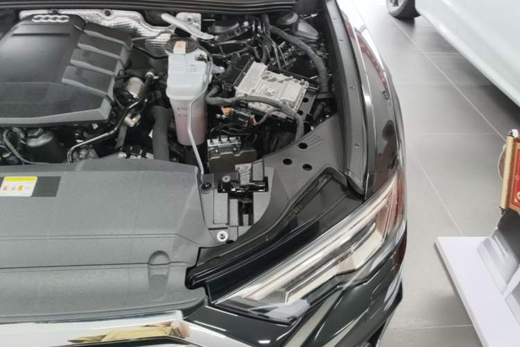 Used Audi A6L 2021 45 TFSI quattro Prestige Dynamic Edition Engine Bay Left