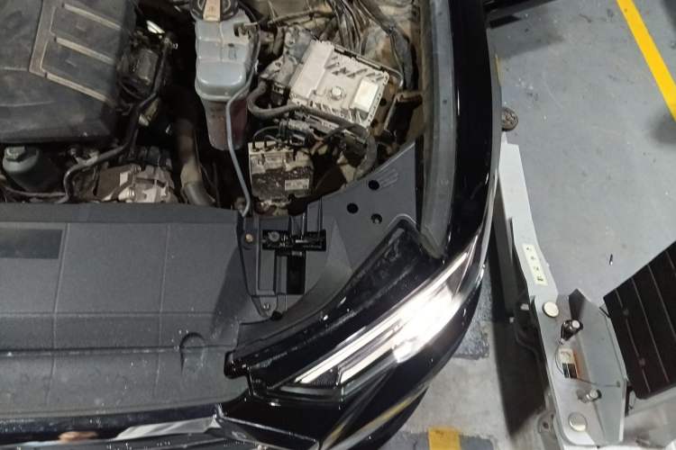 Used Audi A6L 2021 40 TFSI Luxury Prestige Edition Engine Bay Left