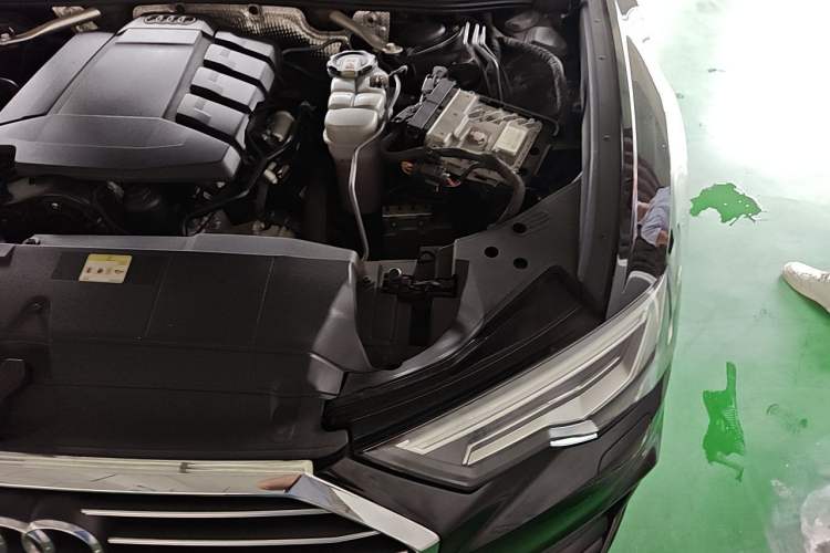 Used Audi A6L 2021 40 TFSI Luxury Dynamic Edition Engine Bay Left