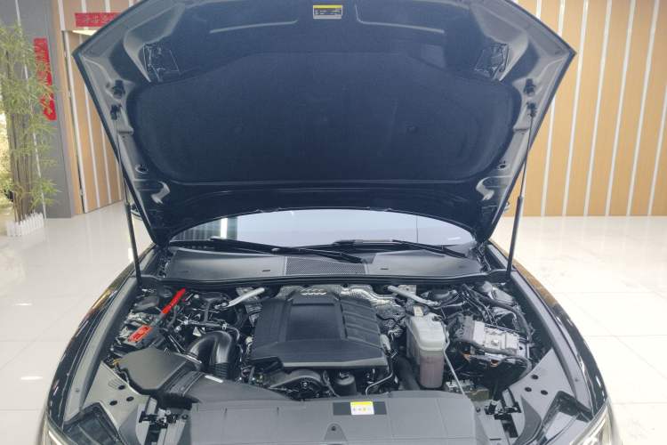 Used Audi A6L 2021 40 TFSI Luxury Dynamic Edition Engine Bay