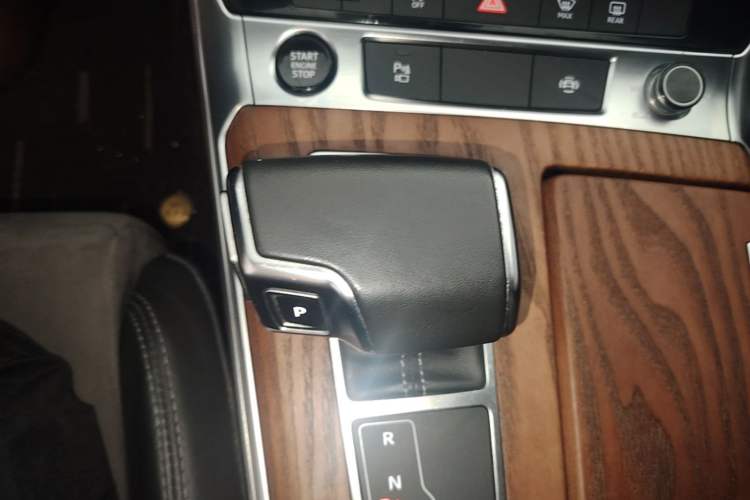 Used Audi A6L 2021 40 TFSI Luxury Dynamic Edition Gear Lever