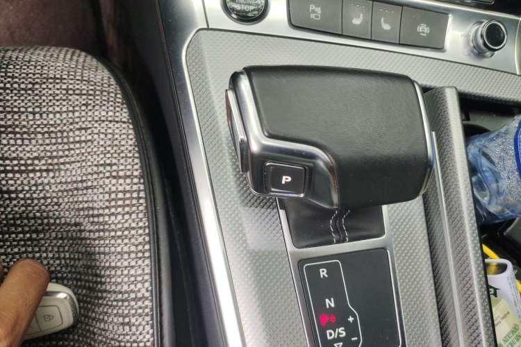 Used Audi A6L 2021 40 TFSI Luxury Dynamic Edition Gear Lever