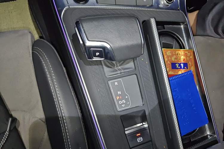 Used Audi A6L 2021 40 TFSI Luxury Dynamic Edition Gear Lever