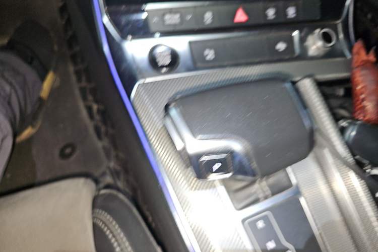 Used Audi A6L 2021 40 TFSI Luxury Dynamic Edition Gear Lever