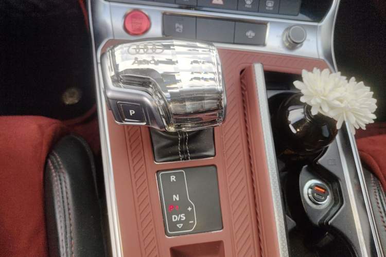 Used Audi A6L 2021 40 TFSI Luxury Dynamic Edition Gear Lever