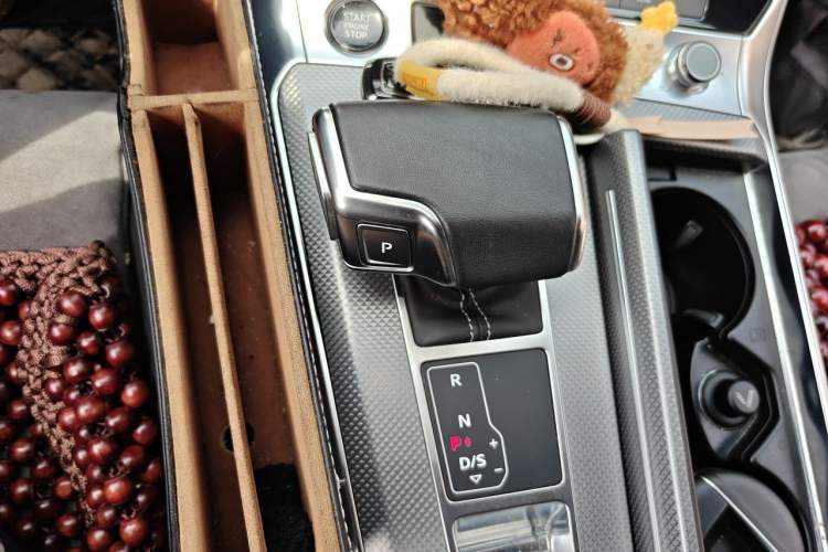 Used Audi A6L 2021 40 TFSI Luxury Dynamic Edition Gear Lever