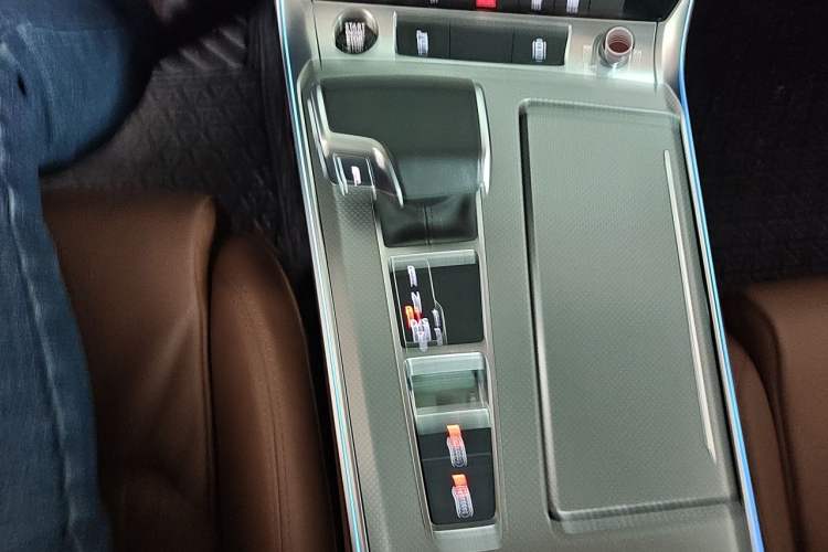 Used Audi A6L 2021 40 TFSI Luxury Dynamic Edition Gear Lever