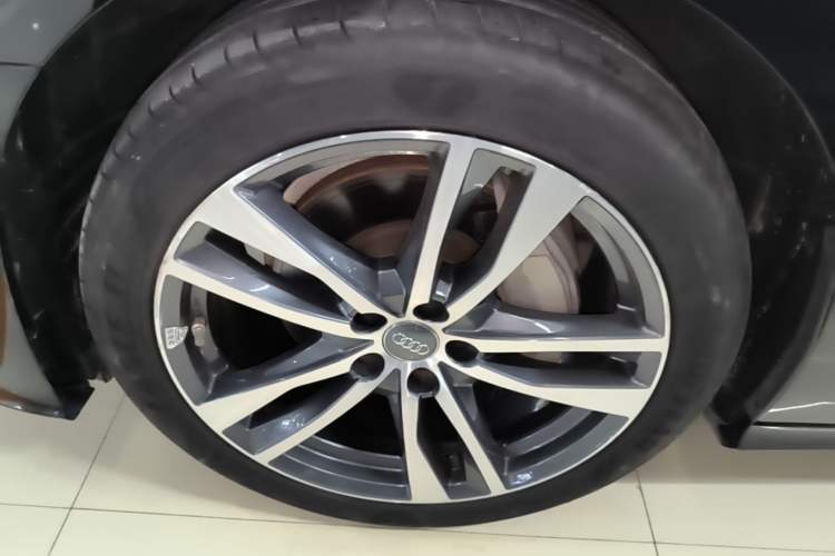 Used Audi A6L 2021 40 TFSI Luxury Dynamic Edition Left Front Wheel Hub