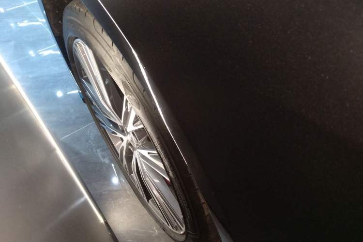 Used Audi A6L 2021 55 TFSI quattro Prestige Dynamic Edition Left Front Wheel Hub