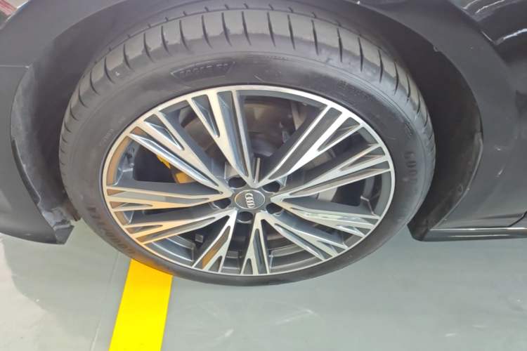 Used Audi A6L 2021 45 TFSI quattro Prestige Dynamic Edition Left Front Wheel Hub