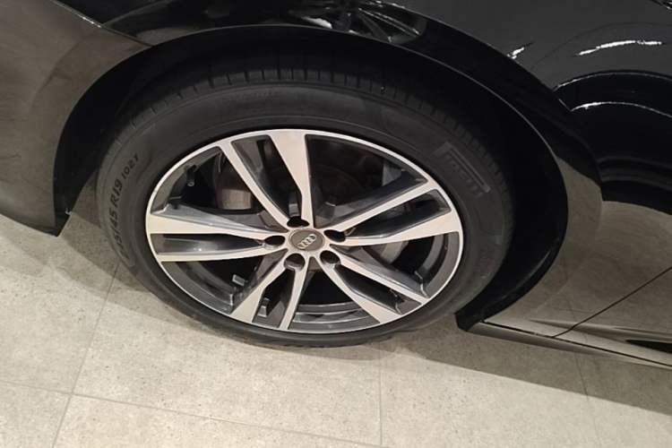Used Audi A6L 2021 40 TFSI Luxury Dynamic Edition Left Front Wheel Hub