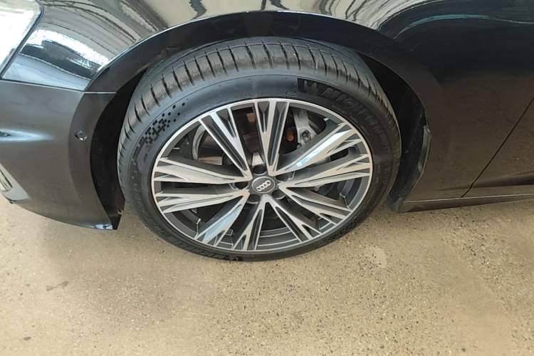 Used Audi A6L 2021 45 TFSI quattro Prestige Dynamic Edition Left Front Wheel Hub