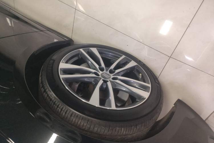 Used Audi A6L 2021 40 TFSI Luxury Dynamic Edition Left Front Wheel Hub