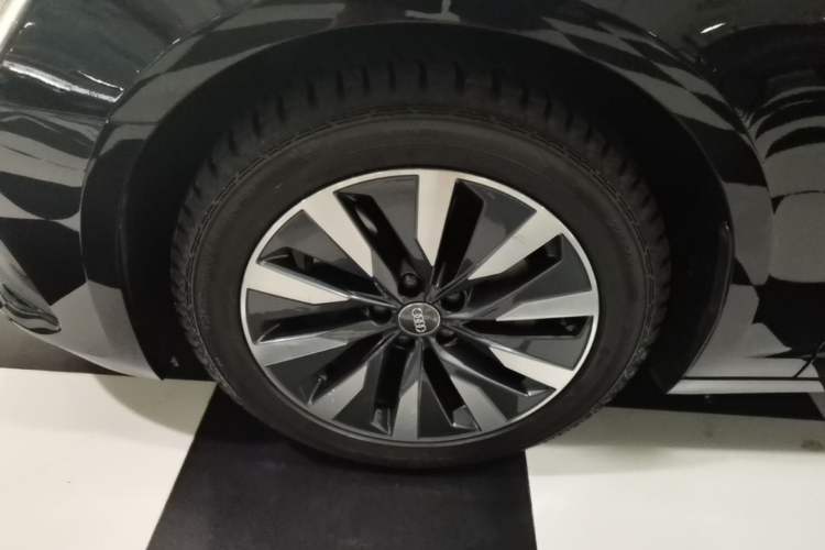 Used Audi A6L 2021 45 TFSI Prestige Elegant Edition Left Front Wheel Hub