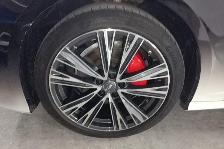 Used Audi A6L 2021 40 TFSI Luxury Dynamic Edition Left Front Wheel Hub