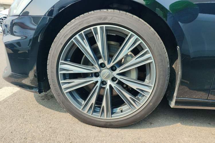 Used Audi A6L 2021 40 TFSI Luxury Dynamic Edition Left Front Wheel Hub