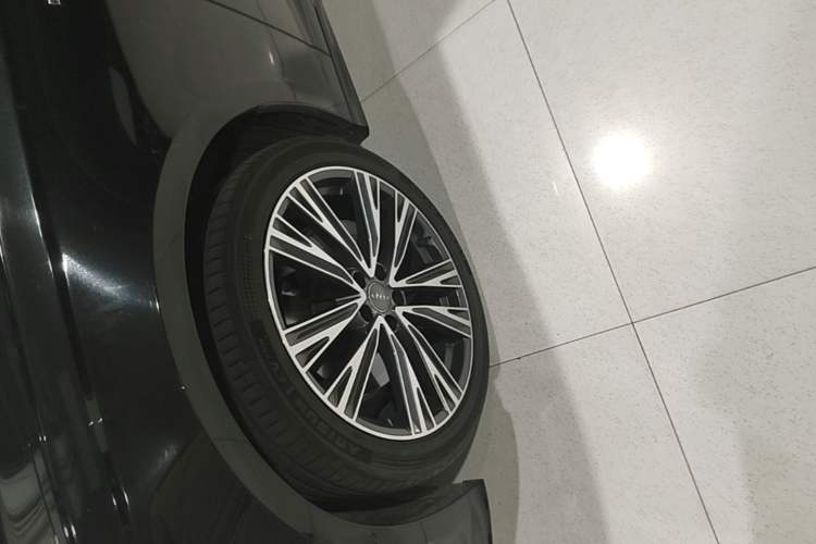Used Audi A6L 2021 45 TFSI quattro Prestige Dynamic Edition Left Front Wheel Hub