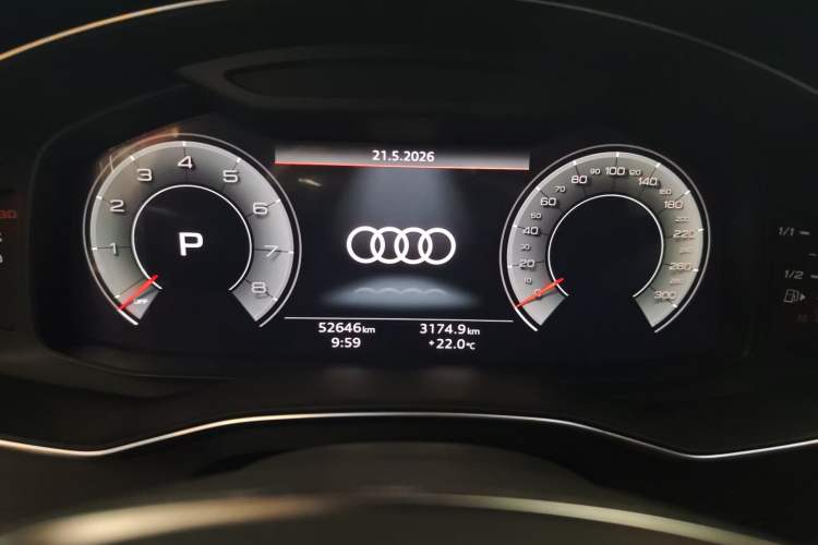 Used Audi A6L 2021 40 TFSI Luxury Dynamic Edition Odometer Close Up
