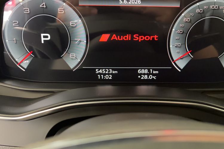 Used Audi A6L 2021 40 TFSI Luxury Dynamic Edition Odometer Close Up