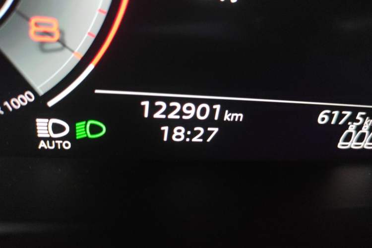 Used Audi A6L 2021 45 TFSI quattro Prestige Elegant Edition Odometer Close Up