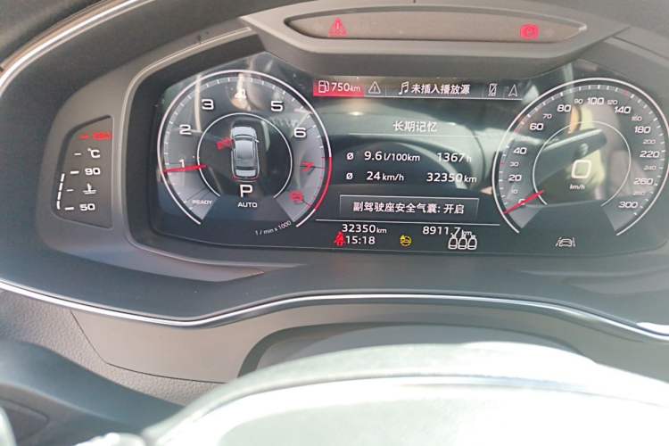 Used Audi A6L 2021 40 TFSI Luxury Dynamic Edition Odometer Close Up