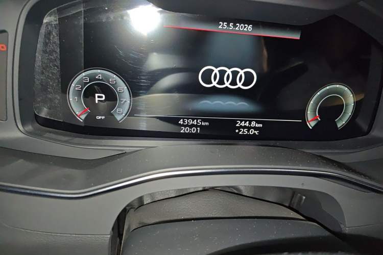 Used Audi A6L 2021 40 TFSI Luxury Dynamic Edition Odometer Close Up