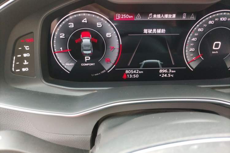Used Audi A6L 2021 40 TFSI Luxury Dynamic Edition Odometer Close Up