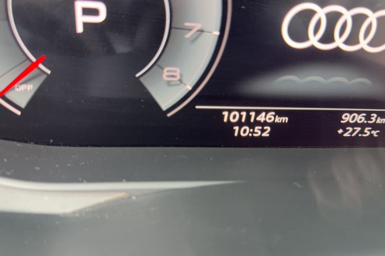 Used Audi A6L 2021 40 TFSI Luxury Dynamic Edition Odometer Close Up