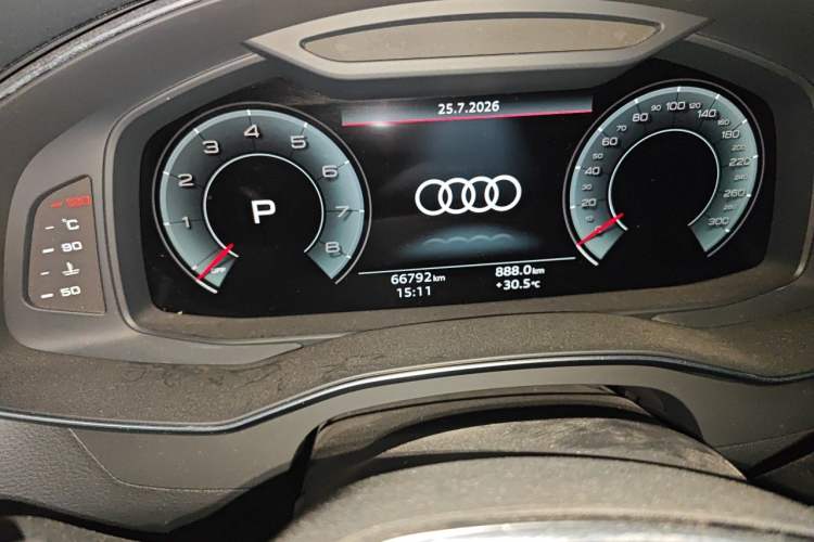 Used Audi A6L 2021 40 TFSI Luxury Prestige Edition Odometer Close Up