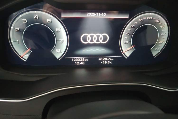 Used Audi A6L 2021 40 TFSI Luxury Dynamic Edition Odometer Close Up