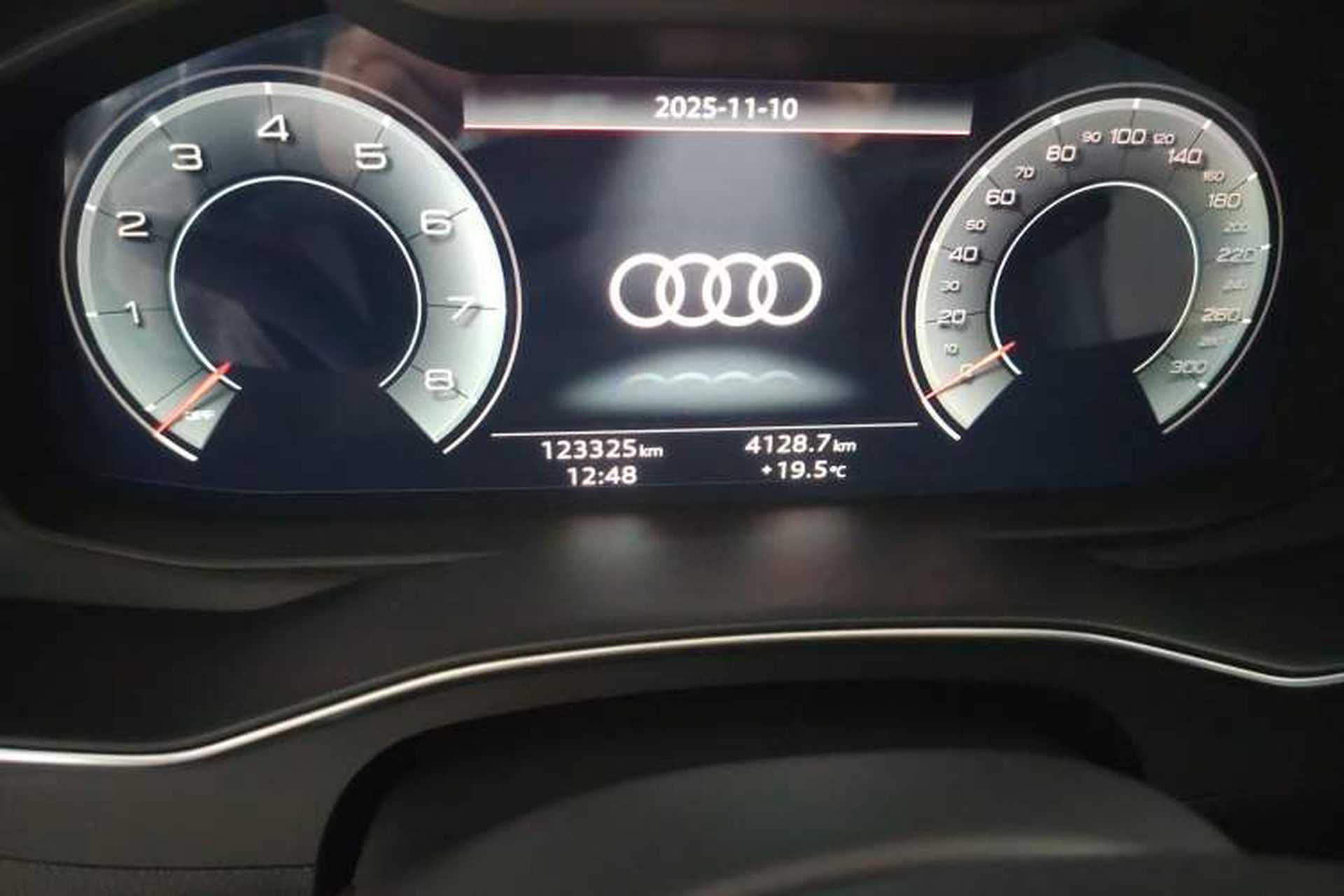 Used Audi A6L 2021 40 TFSI Luxury Dynamic Edition Odometer Close Up