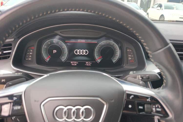 Used Audi A6L 2021 40 TFSI Luxury Dynamic Edition Odometer Close Up