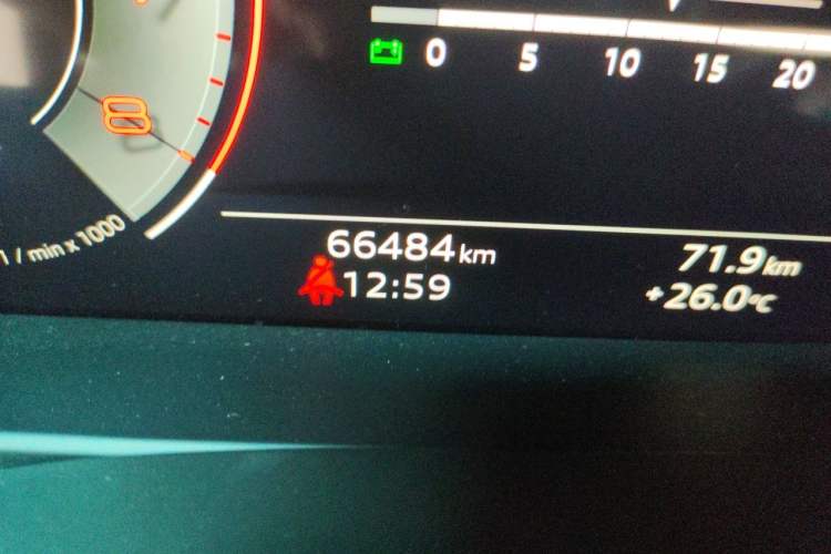 Used Audi A6L 2021 40 TFSI Luxury Dynamic Edition Odometer Close Up