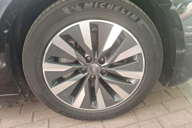 Used Audi A6L 2021 45 TFSI Prestige Elegant Edition Right Front Wheel Hub