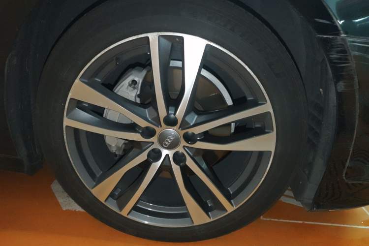 Used Audi A6L 2021 40 TFSI Luxury Dynamic Edition Right Front Wheel Hub