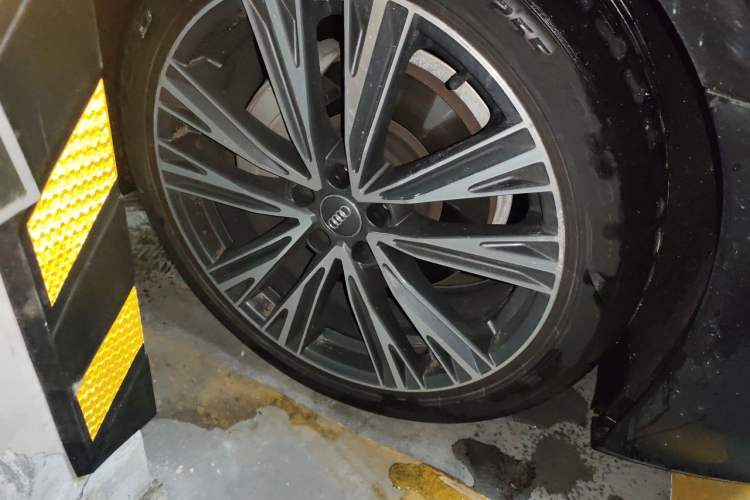 Used Audi A6L 2021 40 TFSI Luxury Dynamic Edition Right Front Wheel Hub