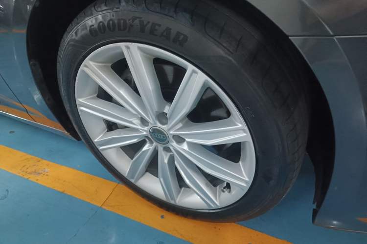 Used Audi A6L 2021 45 TFSI Prestige Dynamic Edition Right Front Wheel Hub
