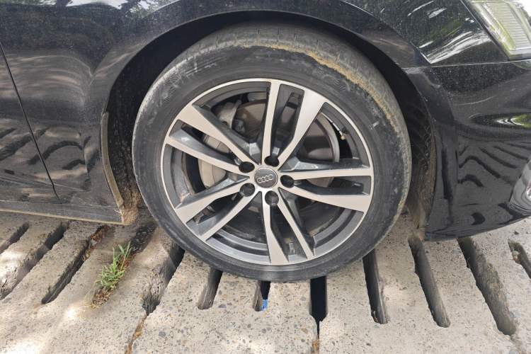 Used Audi A6L 2021 40 TFSI Luxury Dynamic Edition Right Front Wheel Hub