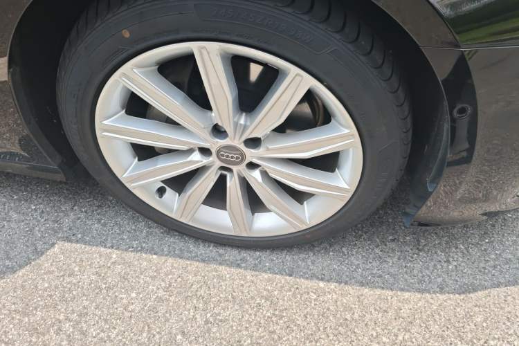 Used Audi A6L 2021 45 TFSI Prestige Dynamic Edition Right Front Wheel Hub